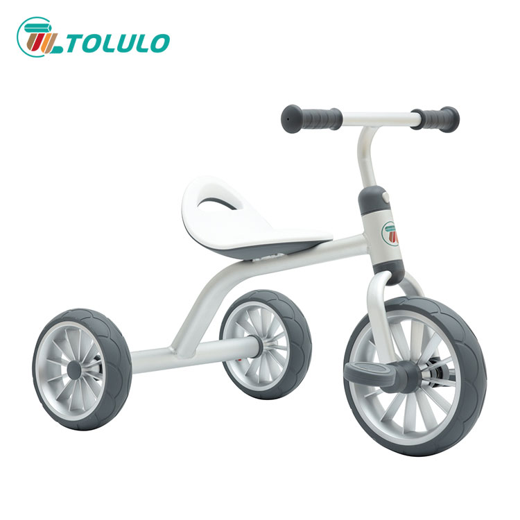 Mupangat paling dhuwur nunggang tricycle bocah
